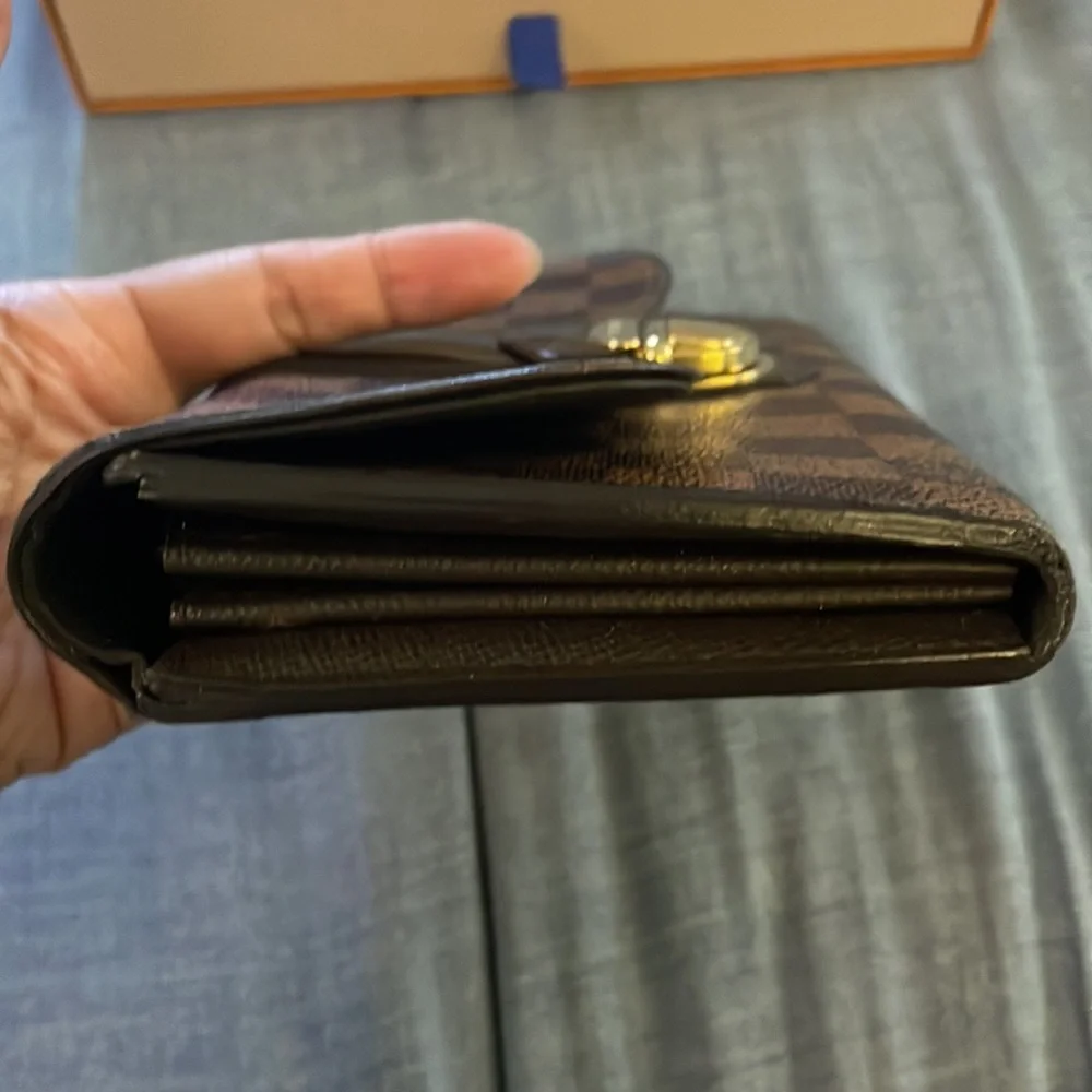 Louis Vuitton wallet/sling - Picture 11 of 11